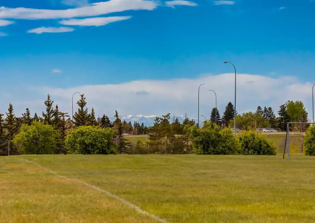 332 Pinemont Road NE Calgary AB T1Y1V7