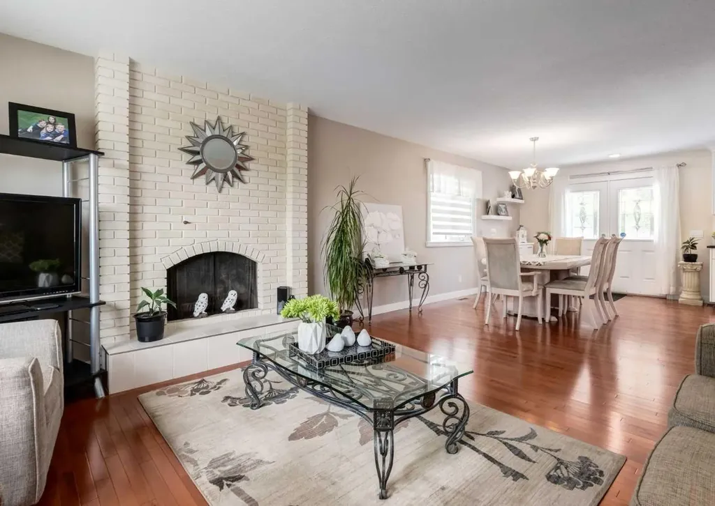 332 Pinemont Road NE Calgary AB T1Y1V7