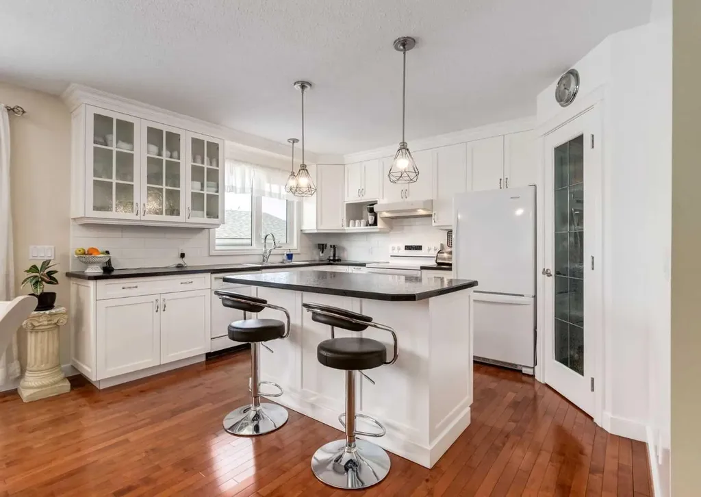 332 Pinemont Road NE Calgary AB T1Y1V7