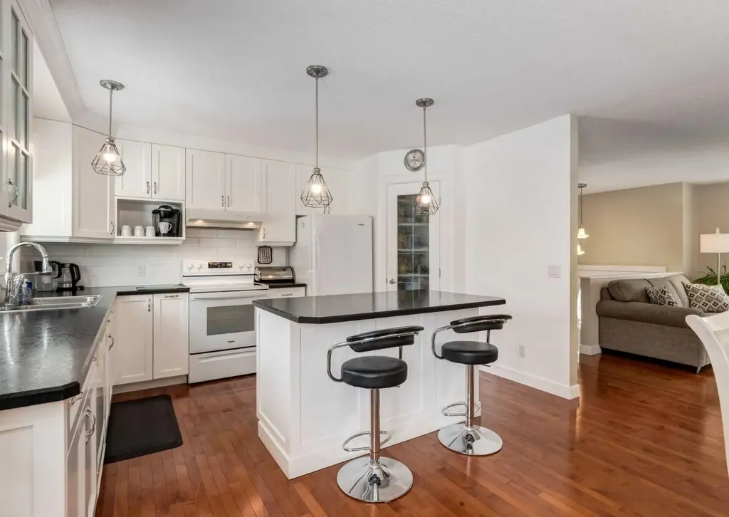 332 Pinemont Road NE Calgary AB T1Y1V7