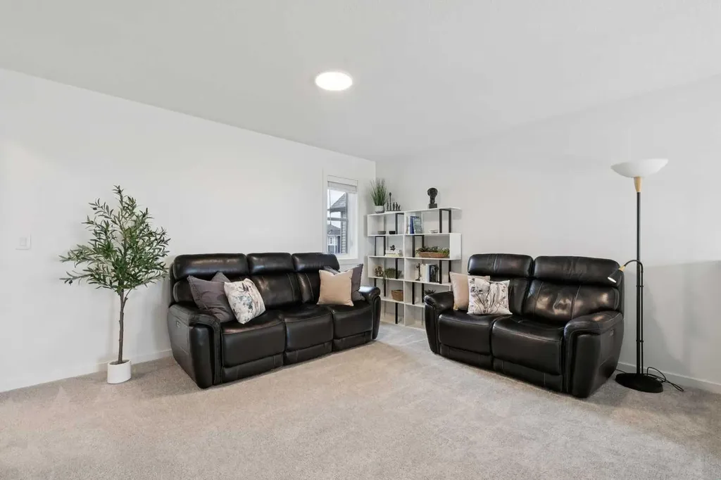 820 Langholm Drive SE Airdrie AB T4A3N3
