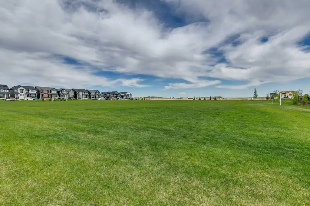 820 Langholm Drive SE Airdrie AB T4A3N3