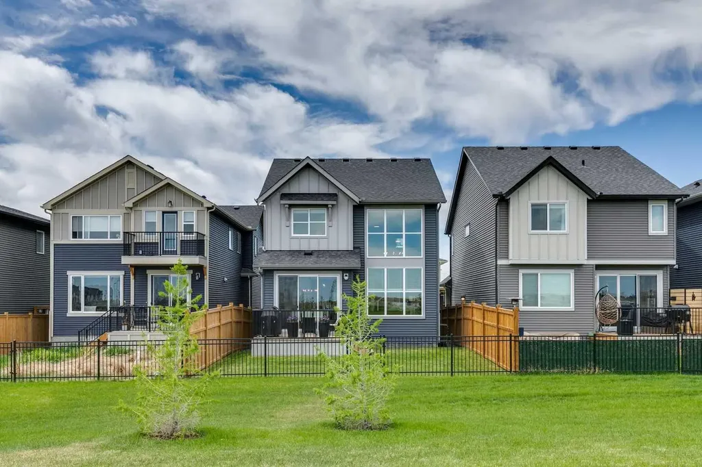 820 Langholm Drive SE Airdrie AB T4A3N3
