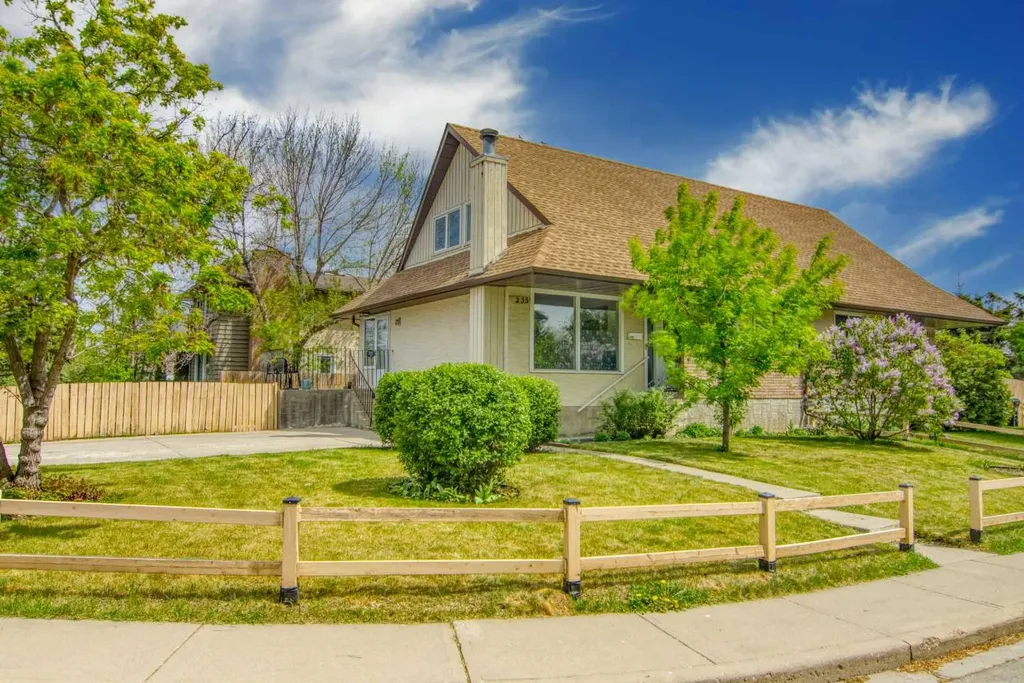 235 Avonburn Road SE Calgary AB T2H1N9