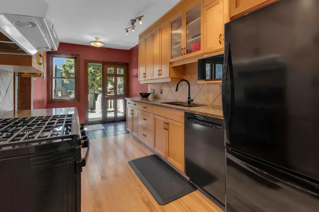 1733 13 Avenue SW Calgary AB T3C0V1