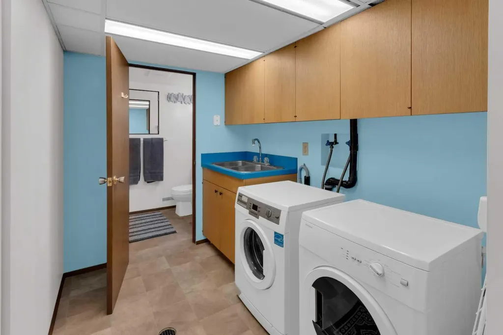 1733 13 Avenue SW Calgary AB T3C0V1