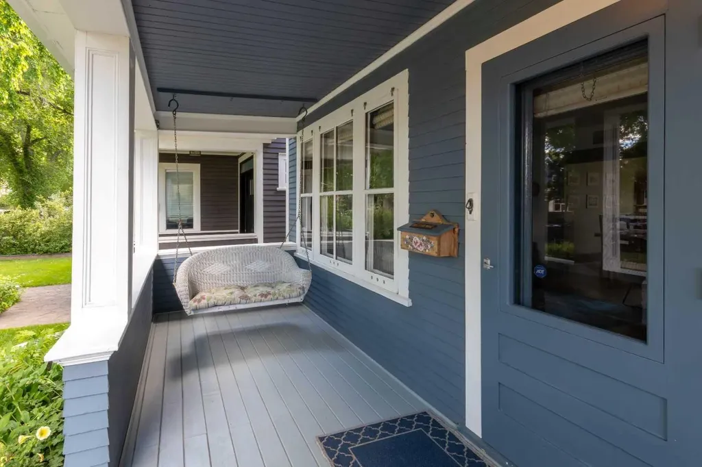 1733 13 Avenue SW Calgary AB T3C0V1