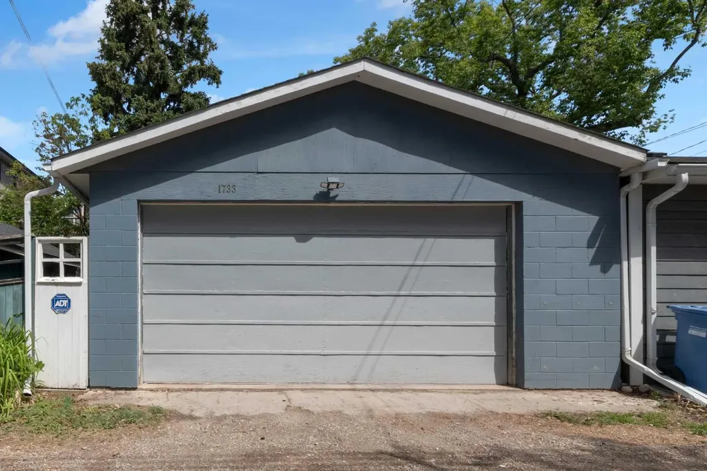 1733 13 Avenue SW Calgary AB T3C0V1