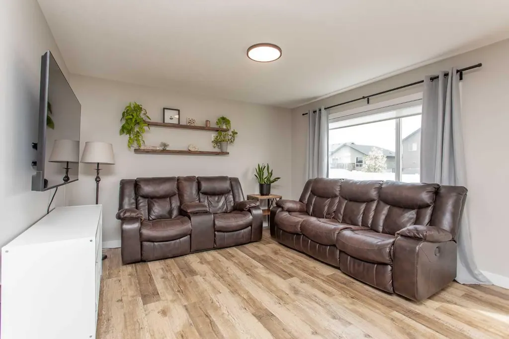 71 Bardwell Way Sylvan Lake AB T4S 0V4