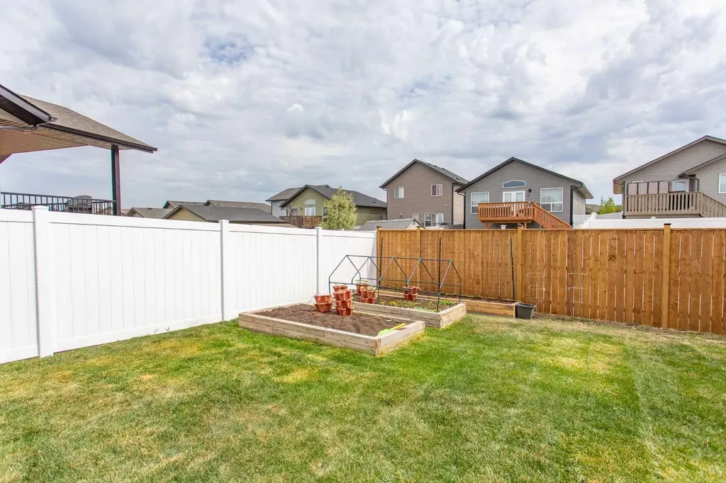 71 Bardwell Way Sylvan Lake AB T4S 0V4