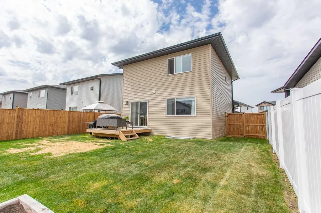 71 Bardwell Way Sylvan Lake AB T4S 0V4