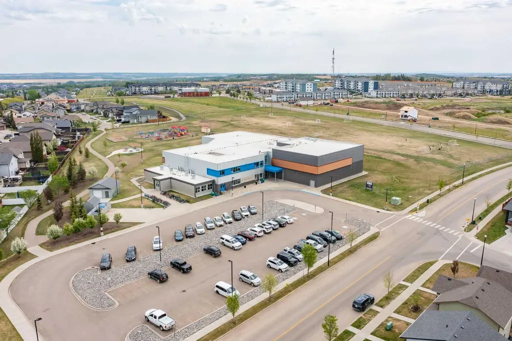 71 Bardwell Way Sylvan Lake AB T4S 0V4
