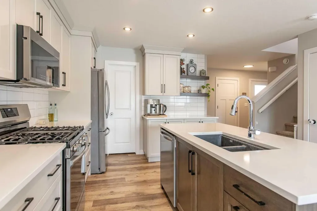 71 Bardwell Way Sylvan Lake AB T4S 0V4