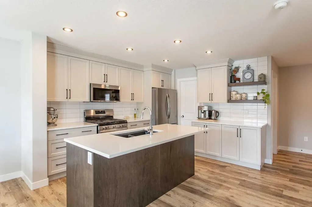 71 Bardwell Way Sylvan Lake AB T4S 0V4