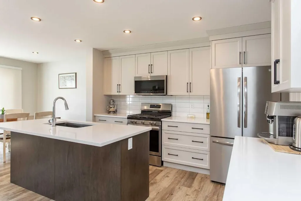 71 Bardwell Way Sylvan Lake AB T4S 0V4