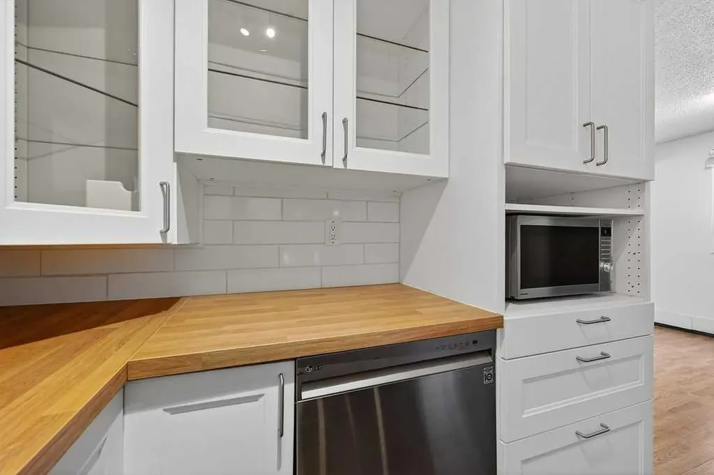 5601 Dalton Drive NW Calgary AB T3A 2C3
