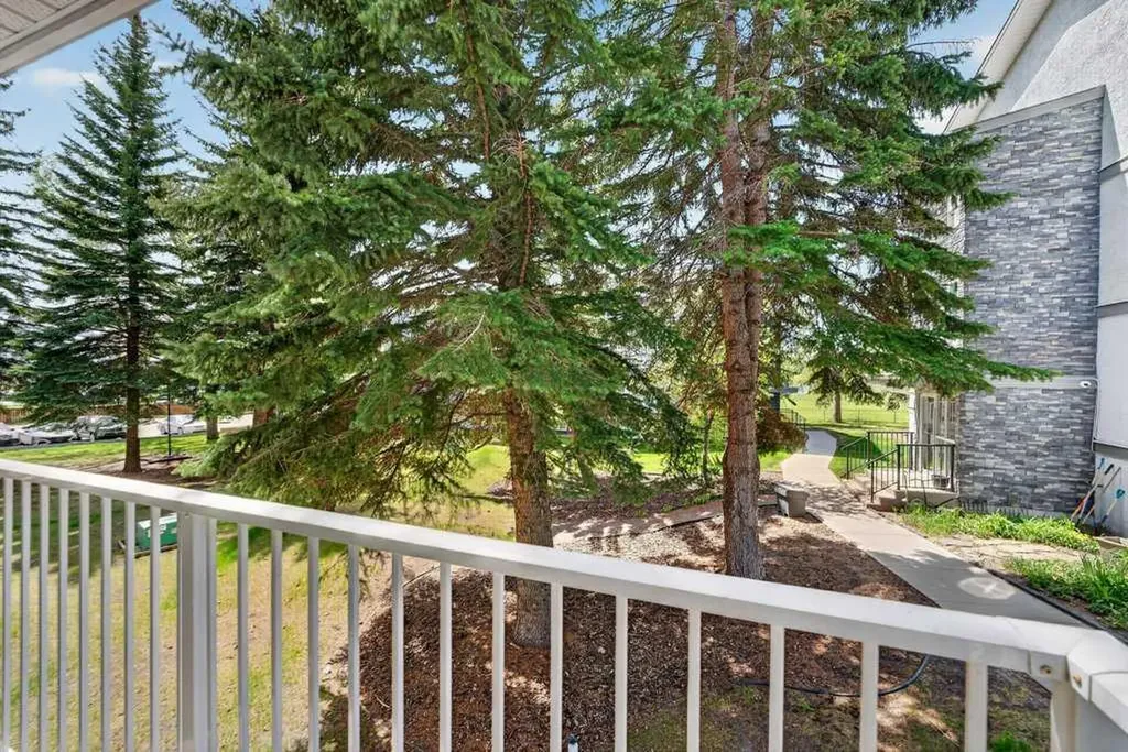 5601 Dalton Drive NW Calgary AB T3A 2C3