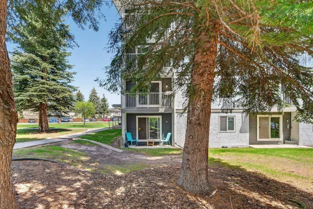 5601 Dalton Drive NW Calgary AB T3A 2C3