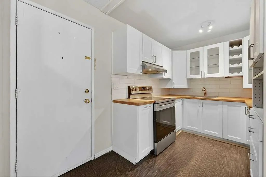 5601 Dalton Drive NW Calgary AB T3A 2C3