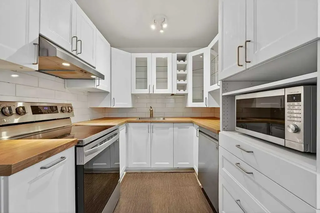 5601 Dalton Drive NW Calgary AB T3A 2C3