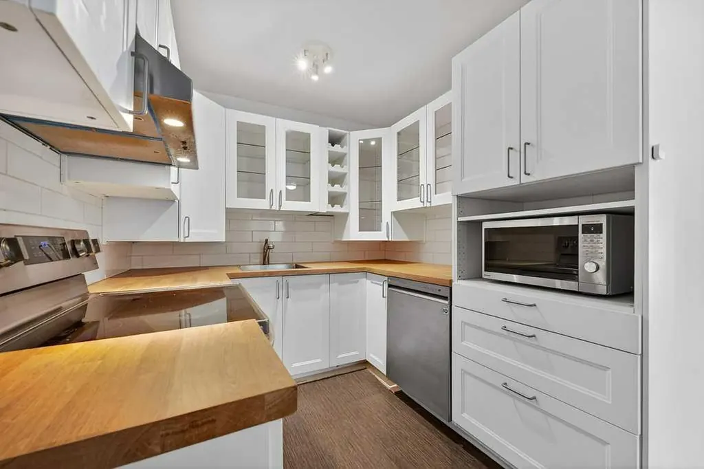 5601 Dalton Drive NW Calgary AB T3A 2C3