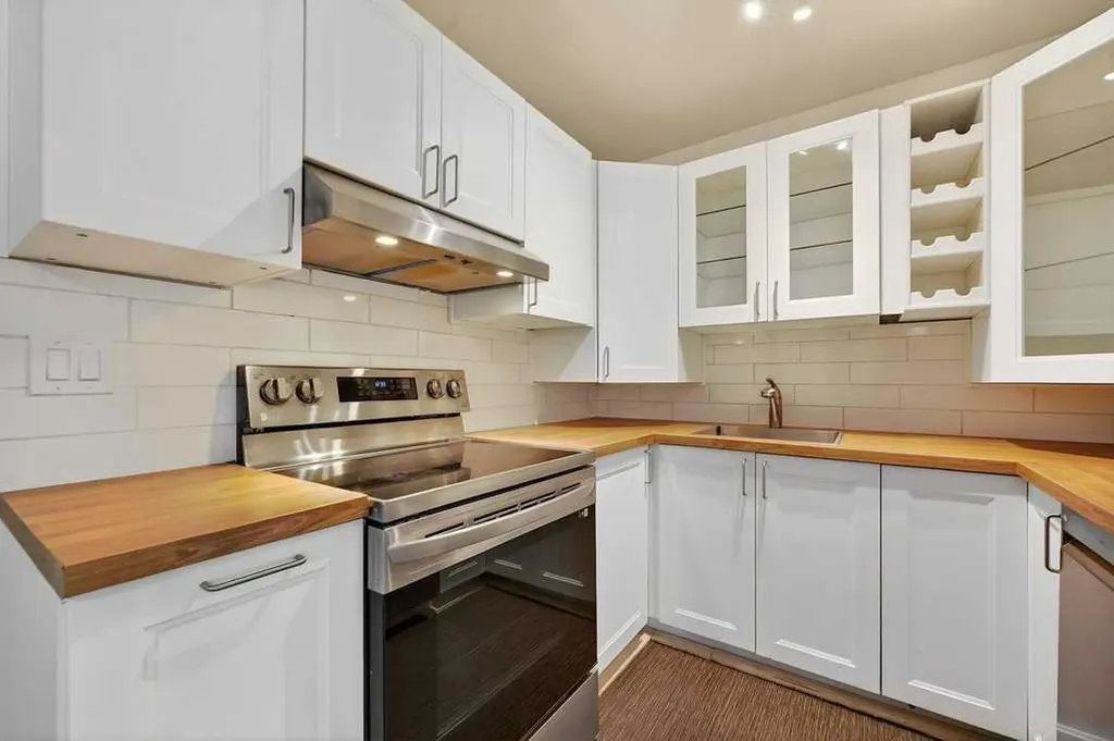 5601 Dalton Drive NW Calgary AB T3A 2C3