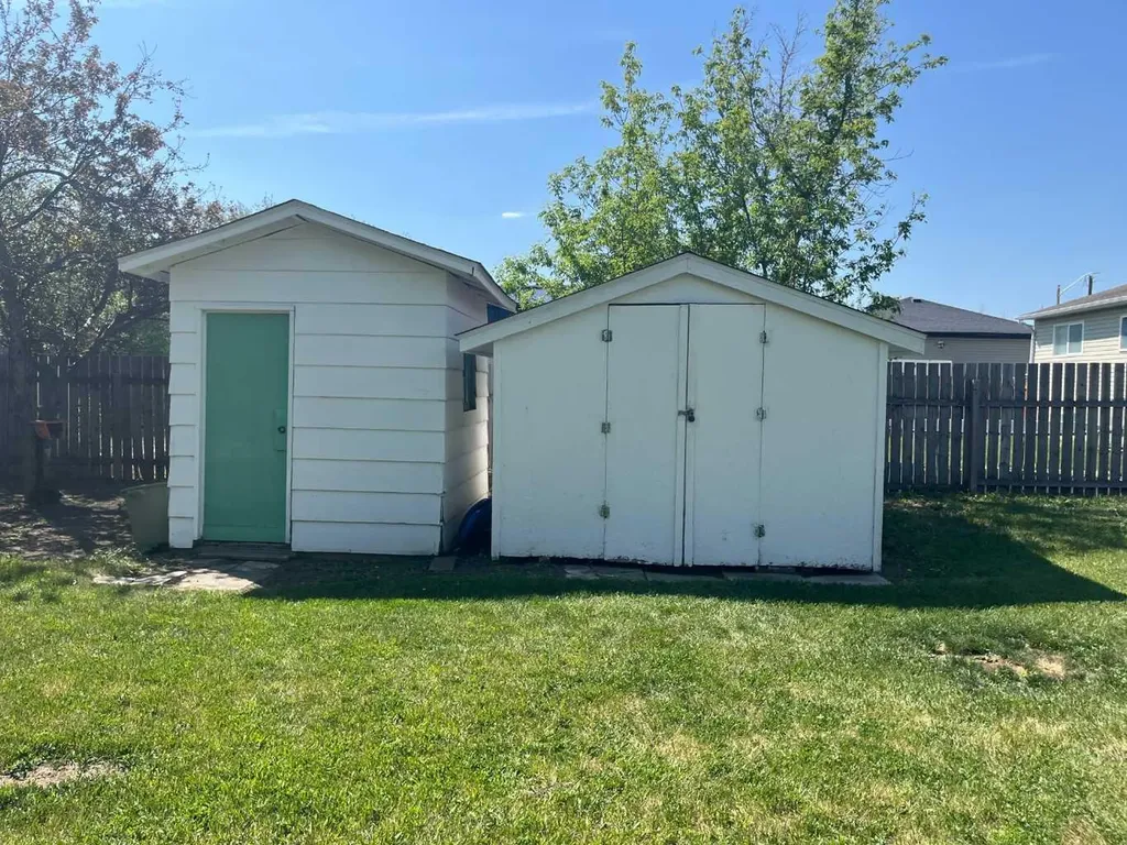235S 50 W Raymond AB T0K 2S0