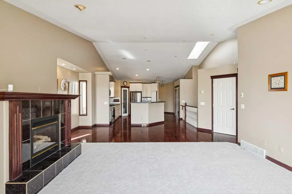 14 Strathearn Gardens SW Calgary AB T3H 2R1