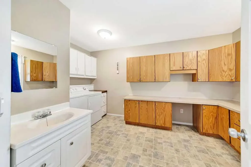 16 1st Street W Neilburg SK S0M 2C0