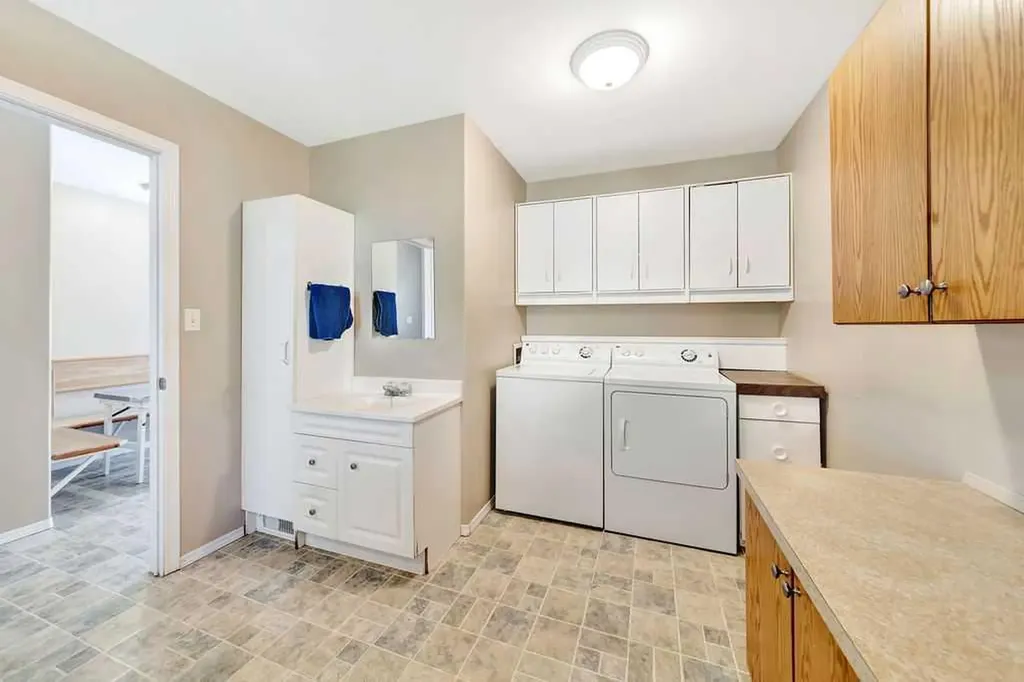 16 1st Street W Neilburg SK S0M 2C0