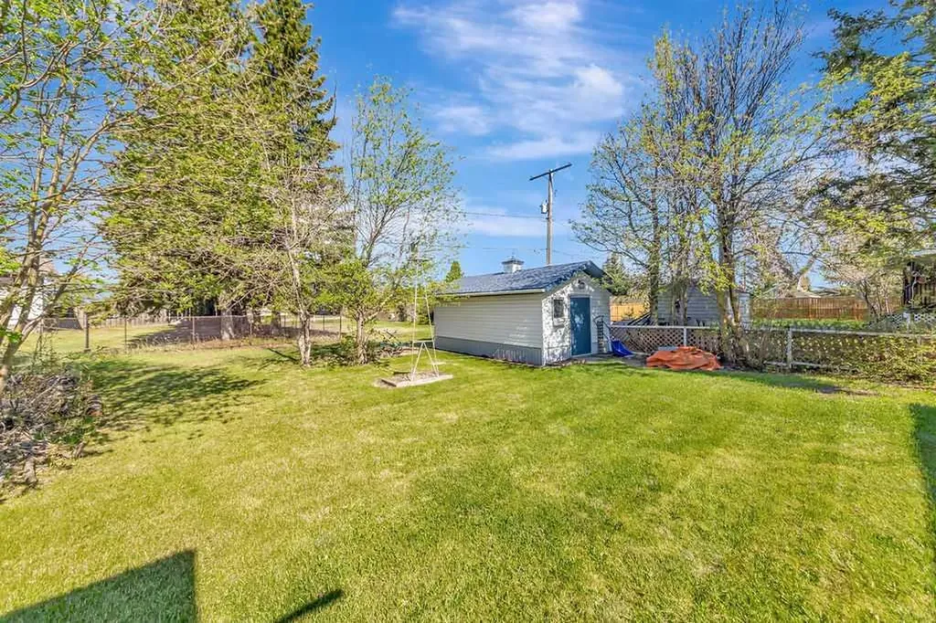 16 1st Street W Neilburg SK S0M 2C0