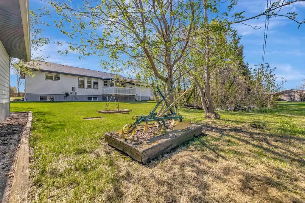 16 1st Street W Neilburg SK S0M 2C0
