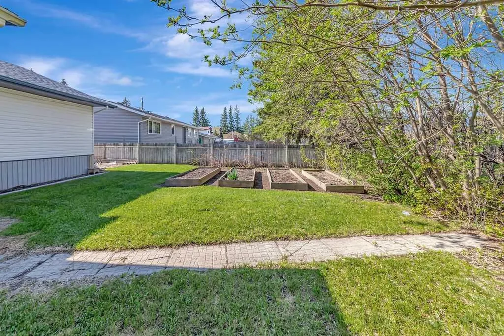 16 1st Street W Neilburg SK S0M 2C0