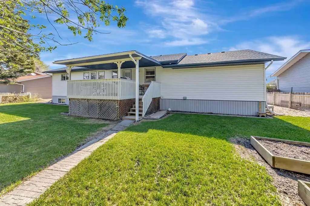 16 1st Street W Neilburg SK S0M 2C0