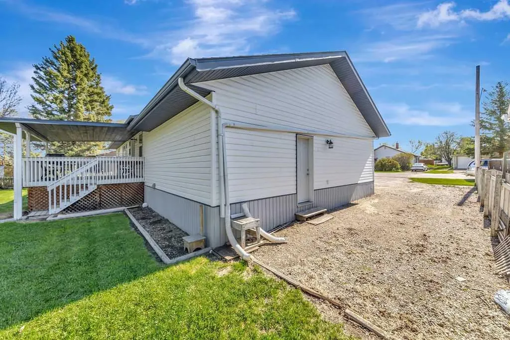 16 1st Street W Neilburg SK S0M 2C0