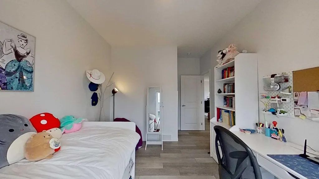 168 Magnolia Manor SE Calgary AB T3M 3J1