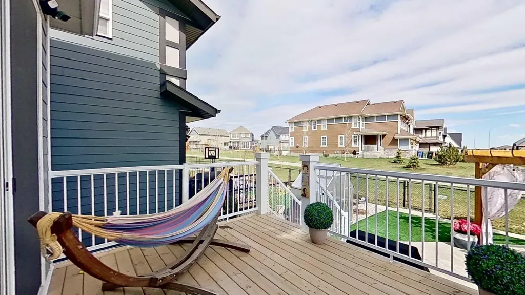 168 Magnolia Manor SE Calgary AB T3M 3J1