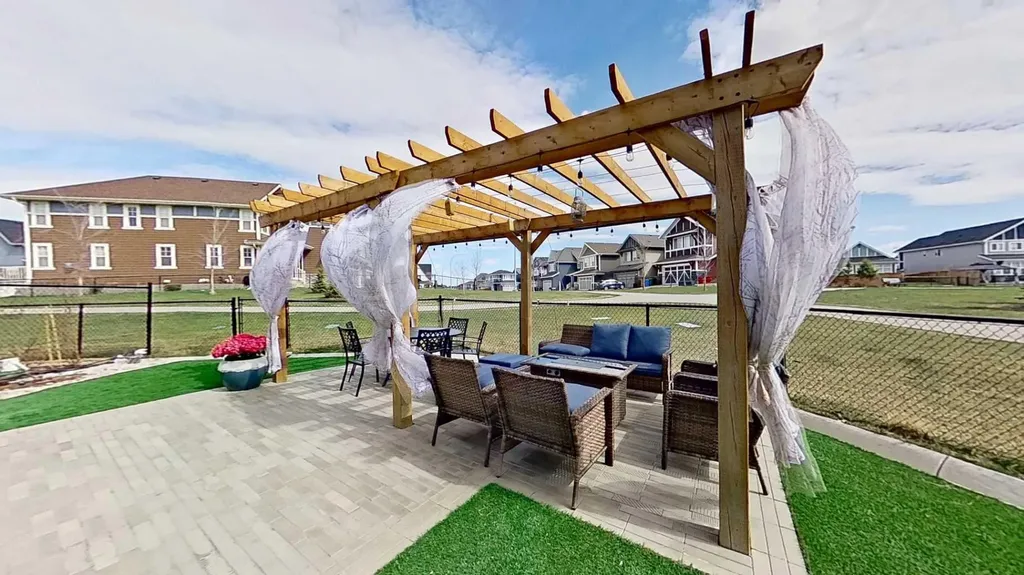 168 Magnolia Manor SE Calgary AB T3M 3J1