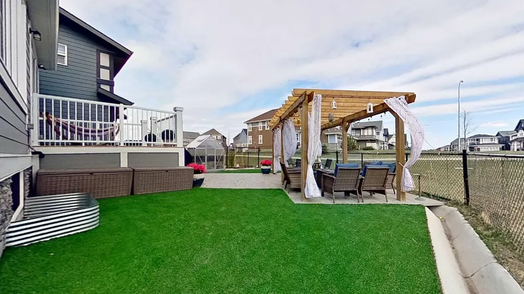 168 Magnolia Manor SE Calgary AB T3M 3J1