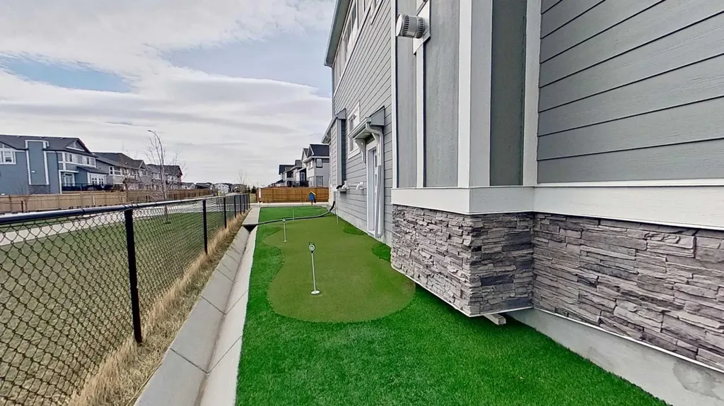 168 Magnolia Manor SE Calgary AB T3M 3J1