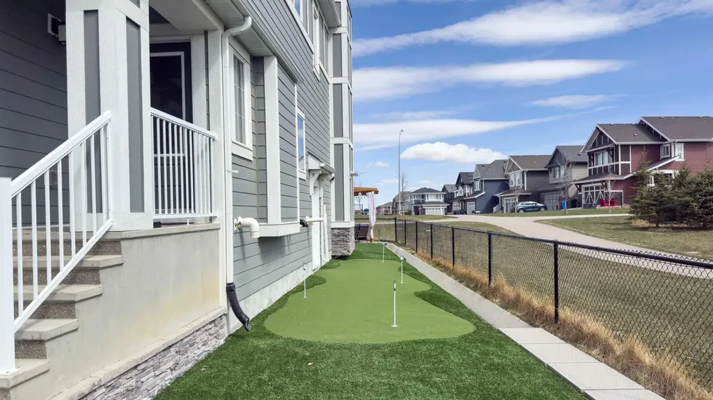 168 Magnolia Manor SE Calgary AB T3M 3J1