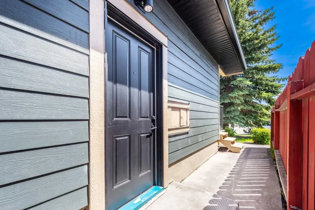 820 Archwood Road SE Calgary AB T2J 1C4