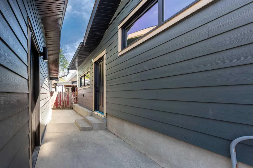 820 Archwood Road SE Calgary AB T2J 1C4