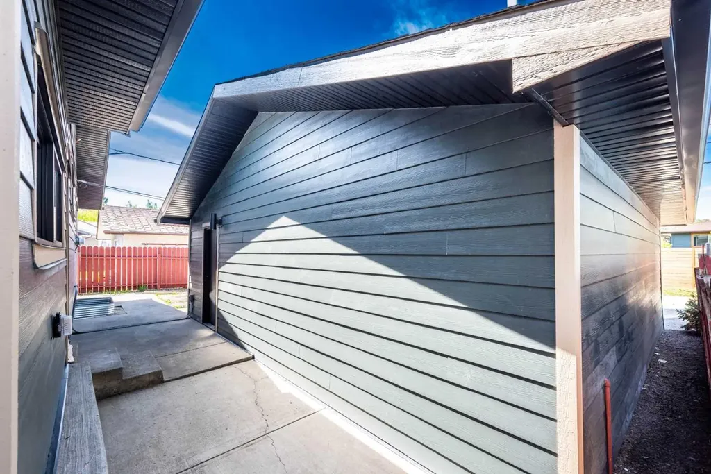 820 Archwood Road SE Calgary AB T2J 1C4