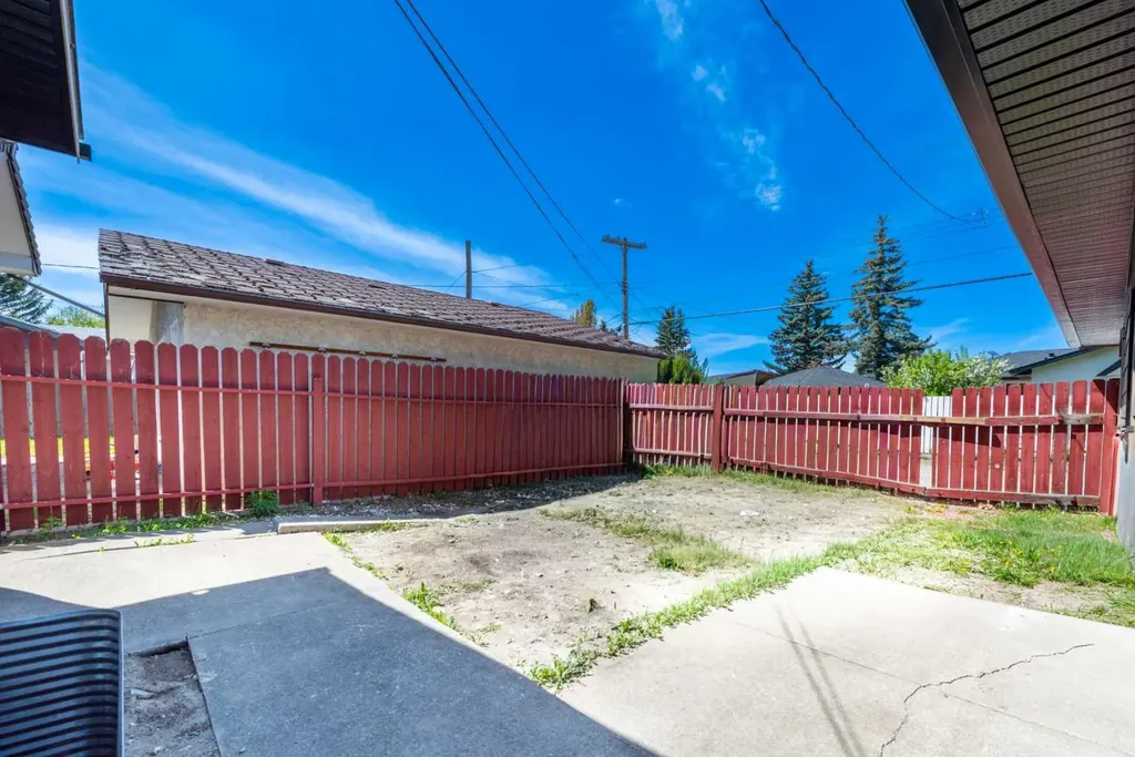 820 Archwood Road SE Calgary AB T2J 1C4
