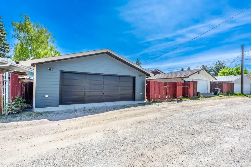 820 Archwood Road SE Calgary AB T2J 1C4