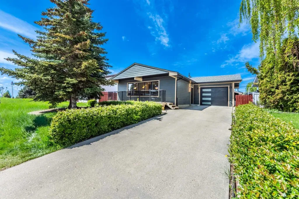 820 Archwood Road SE Calgary AB T2J 1C4
