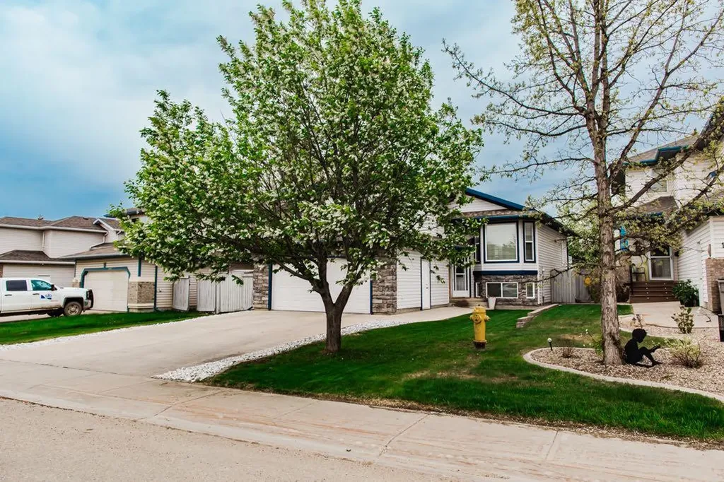 118 Pinnacle Way Grande Prairie AB T8W 2N9