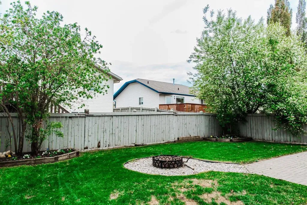 118 Pinnacle Way Grande Prairie AB T8W 2N9