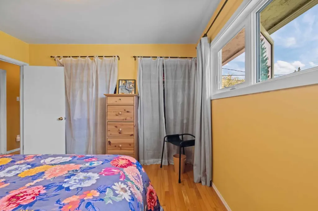 2716 Brecken Road NW Calgary AB T2L 1H3